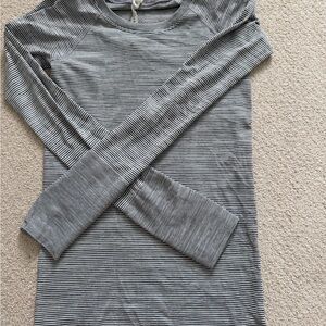 lululemon athletica Women's Long Sleeve Striped Tee in Black and White